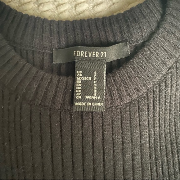 sweater - Picture 3 of 4